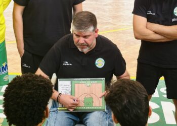 Sampaense ambiciona top 4 na fase que dará a manutenção: Cláudio Figueiredo em entrevista à Rádio Boa Nova