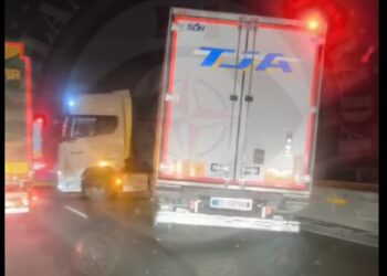 Despiste de pesado na A1 obrigou ao corte do trânsito