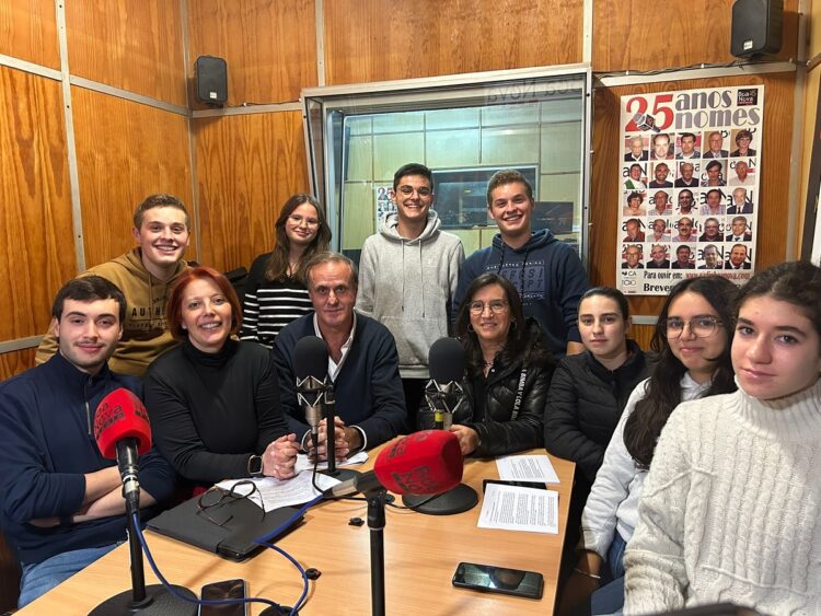 Numa sociedade globalizada e multicultural, qual é a importância atribuída à tolerância?