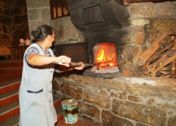 “Sábado COZE O FORNO” em Meruge