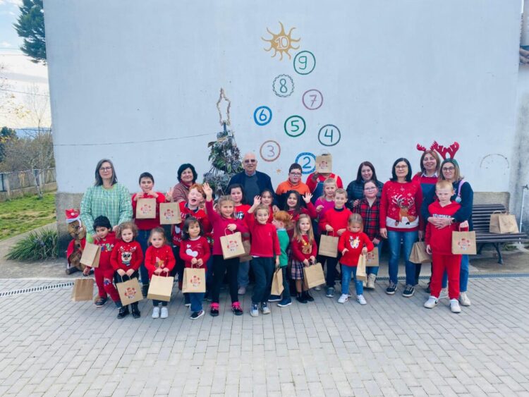 Executivo de Lourosa ofereceu “miminhos natalícios” a crianças do pré-escolar e 1º ciclo