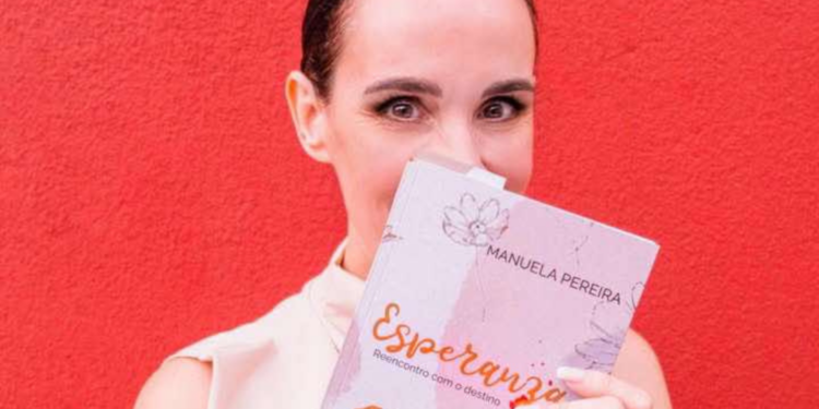 Agora é que me livro!: «A escrita é um superpoder!», afirma Manuela Pereira