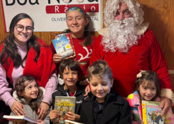 Agora é que me livro!: «Vim diretamente da Lapónia e deixei as renas estacionadas à porta da Rádio Boa Nova», afirma o Pai Natal