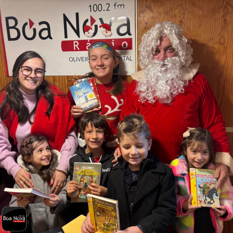 Agora é que me livro!: «Vim diretamente da Lapónia e deixei as renas estacionadas à porta da Rádio Boa Nova», afirma o Pai Natal