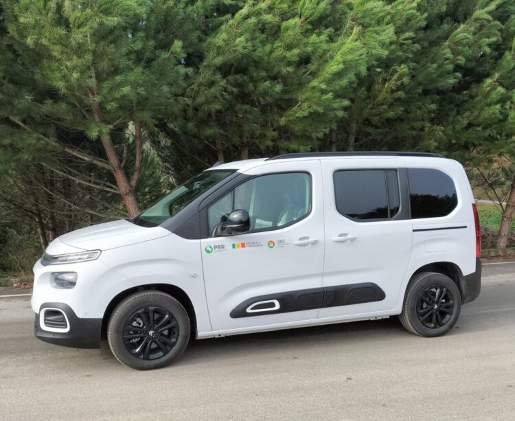 Município de Arganil recebe viatura elétrica para reforçar cuidados de saúde no concelho