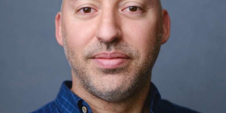 Agora é que me livro!: «Este ano comemoro 10 anos do lançamento do meu primeiro livro», comenta Alves dos Santos