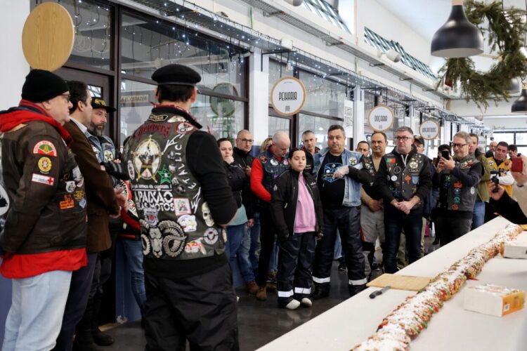 Grupo Motard Família da Estrela distribuiu Bolo Rei com 50 metros por 15 instituições