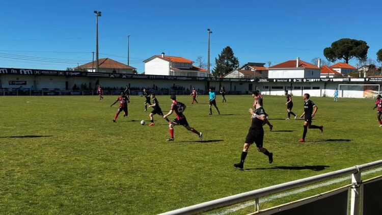 Dérbi regional na Divisão Elite da AFCoimbra acaba em empate