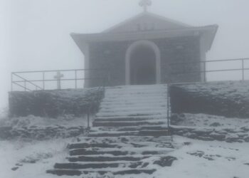 Neve pinta de branco o Monte do Colcurinho