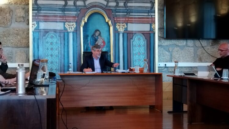 Dois autocarros elétricos “reforçam transporte escolar” em Oliveira do Hospital