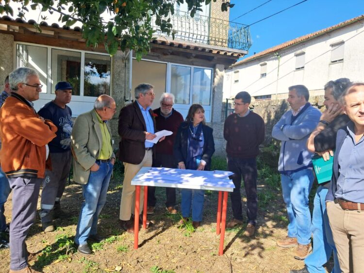 Assinado auto de consignação para execução de parque de estacionamento em Lagares da Beira