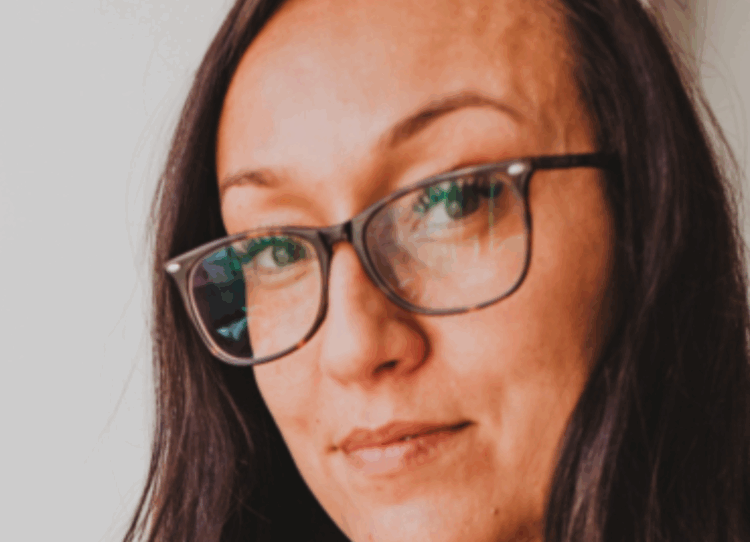 Agora é que me livro!:«Pensei que havia uma forma certa de escrever um livro. Descobri que não há», partilha Lénia Rufino