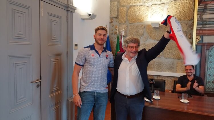 “As vossas stickadas perfeitas é que nos levaram a estar aqui”