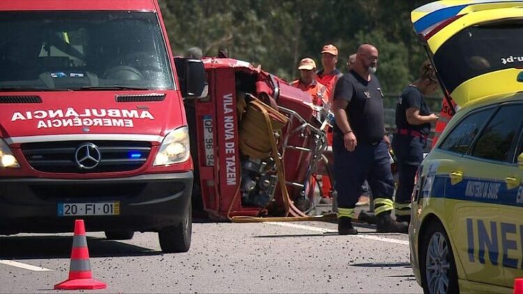 Cinco bombeiros de Vila Nova de Tazem feridos em capotamento na A3