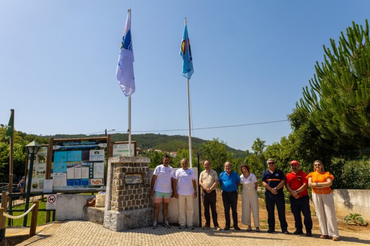 Bandeiras de acessibilidade hasteadas nas praias fluviais do concelho de Arganil