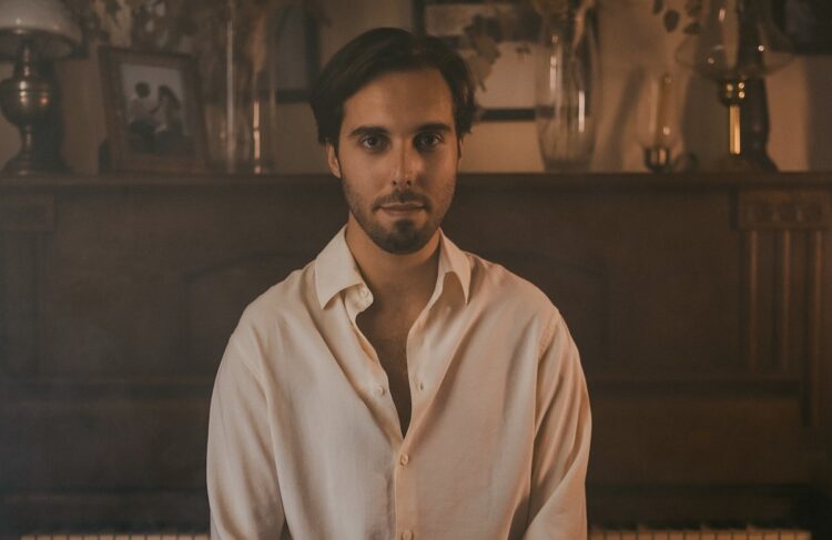 “Reencontro” é o novo tema de Rafael Abrantes