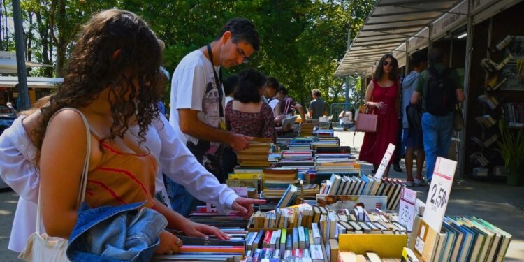 Agora é que me livro!: «Este ano, a Feira do Livro do Porto decorre entre 22 de agosto e 7 de setembro», diz João Gesta