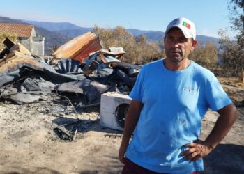 Tudo pode mudar em segundos: Faúlha cai no sofá da varanda e destrói casa de Pedro