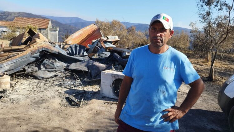 Tudo pode mudar em segundos: Faúlha cai no sofá da varanda e destrói casa de Pedro