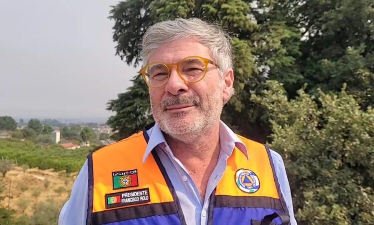 População foi aconselhada a “sair voluntariamente” das suas casas