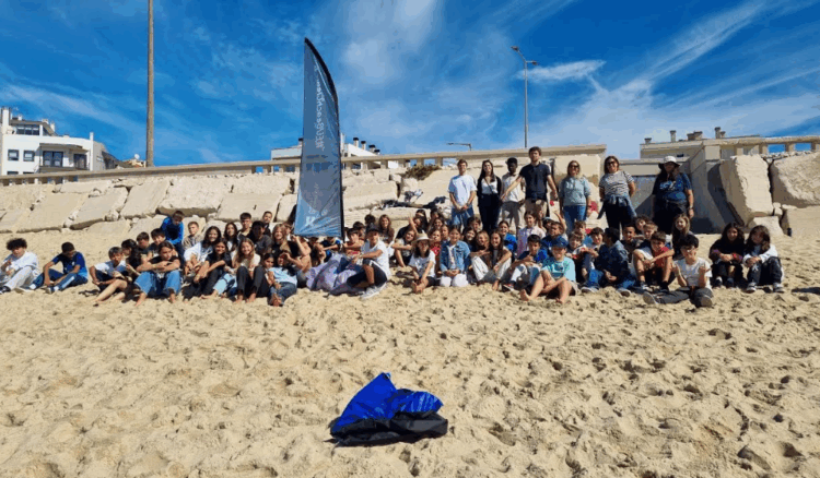 Mais de 100 alunos participaram em ação de limpeza costeira na Região de Coimbra