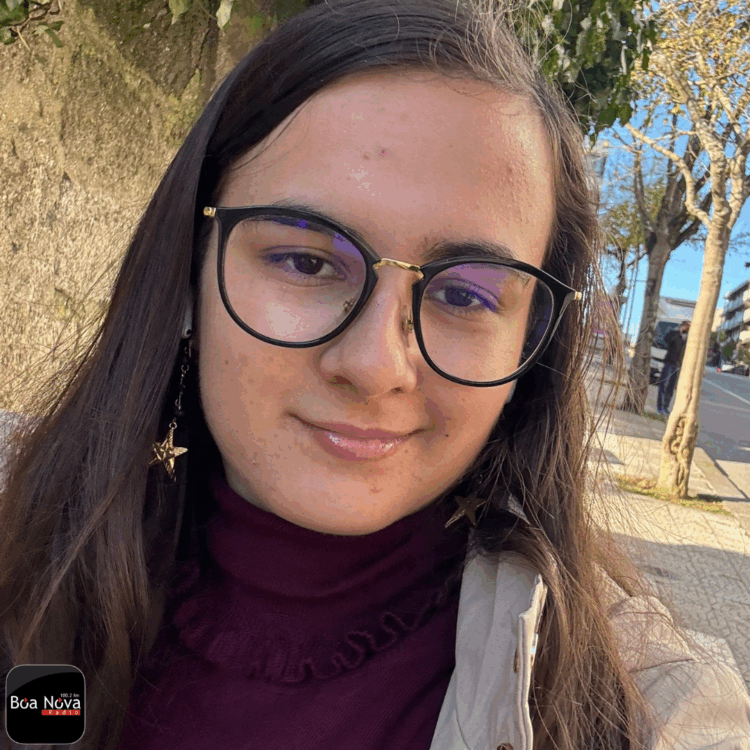 Agora é que me livro!: “Qual destes é que acham que vai ser o meu livro preferido do ano?”, desafia Mafalda Correia