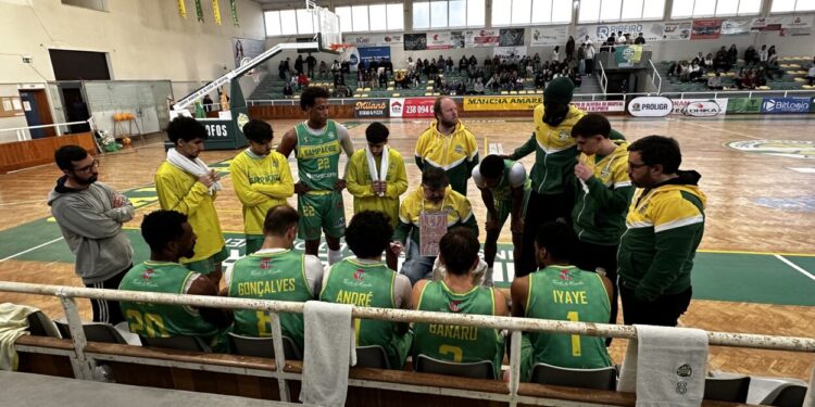 Sampaense Basket surpreendido em casa pelo Illiabum