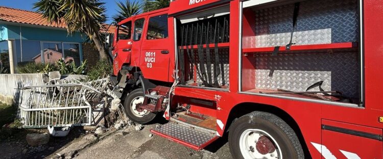 Três bombeiros de Montemor-o-Velho ficaram feridos após despiste de viatura