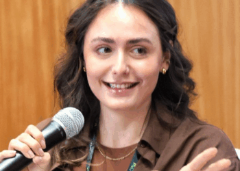 Agora é que me livro!: «Ensino Literatura para tentar pagar a minha dívida para com os livros», diz Bruna Martiolli