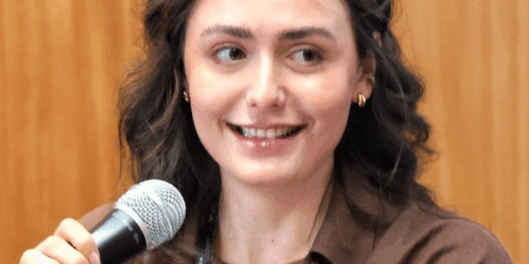 “Ensino literatura para tentar pagar a minha dívida para com os livros”: Bruna Martiolli veio para Portugal para estudar literatura portuguesa