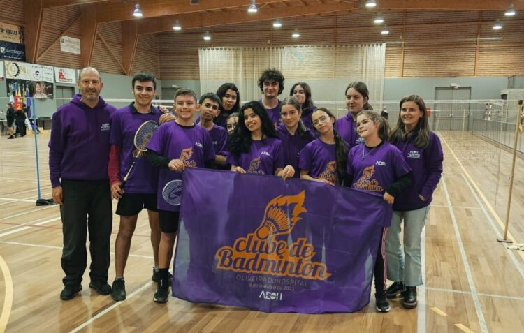 Clube de Badminton do AEOH com prestação meritória no Torneio Shuttle Time Clube de Badminton do AEOH com prestação meritória no Torneio Shuttle Time