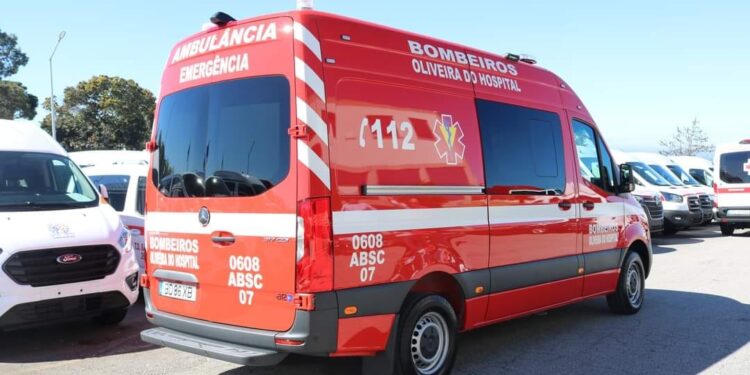 Colisão entre mota e veículo ligeiro provoca um ferido em Santa Ovaia