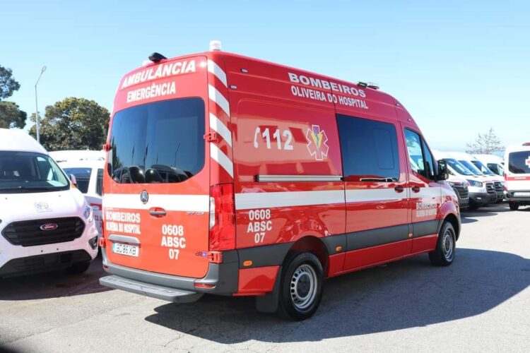 Colisão entre mota e veículo ligeiro provoca um ferido em Santa Ovaia