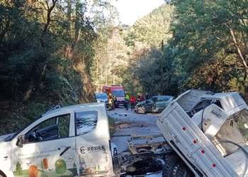 Acidente em Góis deixa carro “partido ao meio”