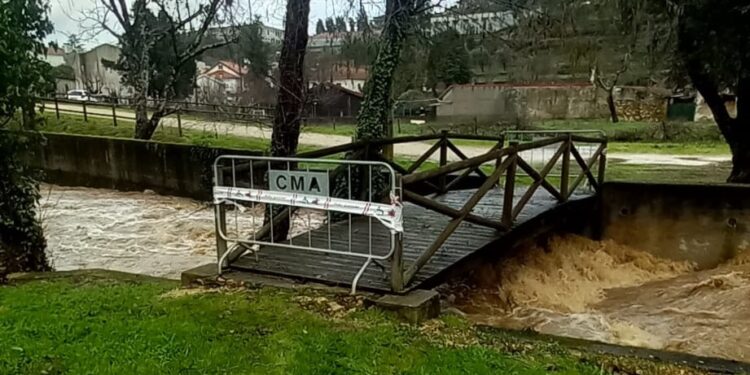 Chuva intensa obriga ao corte de estradas e ao encerramento preventivo do Sub-Paço em Arganil