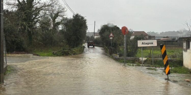 Chuva intensa obriga ao corte de estradas e ao encerramento preventivo do Sub-Paço em Arganil