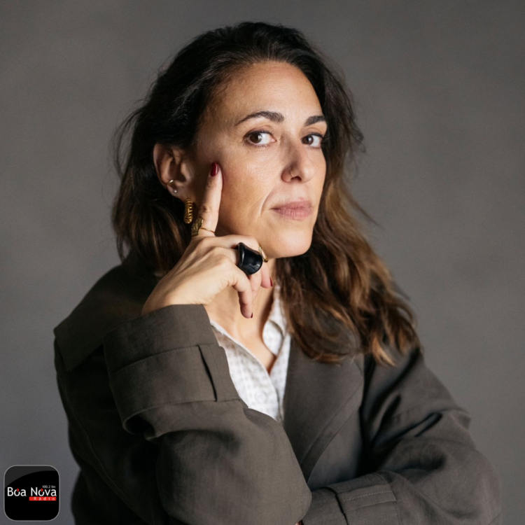 Agora é que me livro!: «Diverti-me imenso a escrever este livro», conta Manuela Vieira