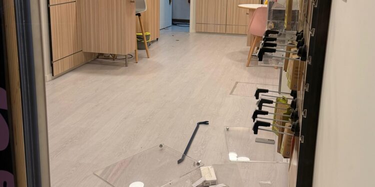 Loja NOS assaltada em Seia. Em três semanas, foi o terceiro assalto à empresa F7Mobile