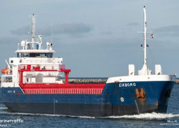 Cargueiro mantém-se à deriva na Figueira da Foz à espera de ser rebocado