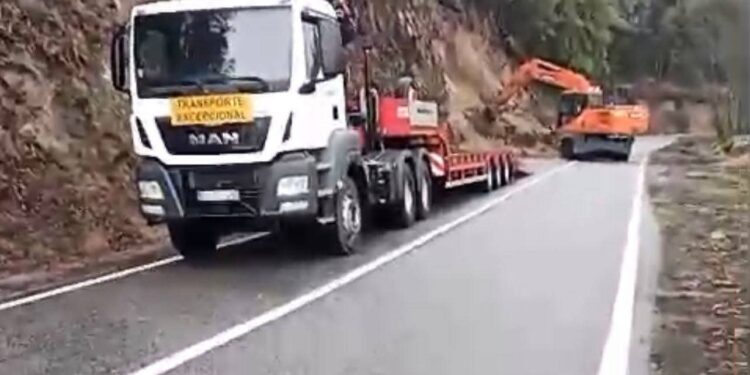 Deslizamento de terras leva ao corte da EM 514 entre Penalva de Alva e S.Gião