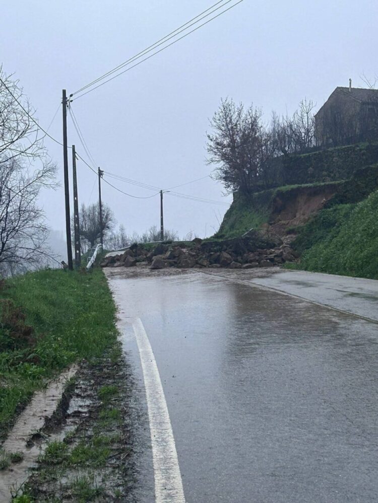 Deslizamento de terras corta EN230