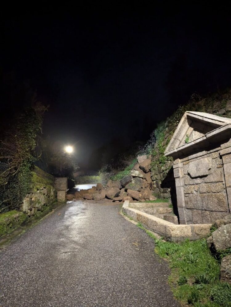 Ligação Vale do Ferreiro – Tribunal cortada devido a derrocada