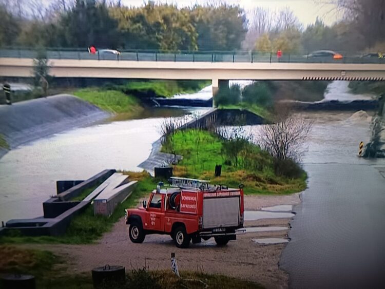 Coimbra: Dique do Mondego colapsa. A1 está cortada