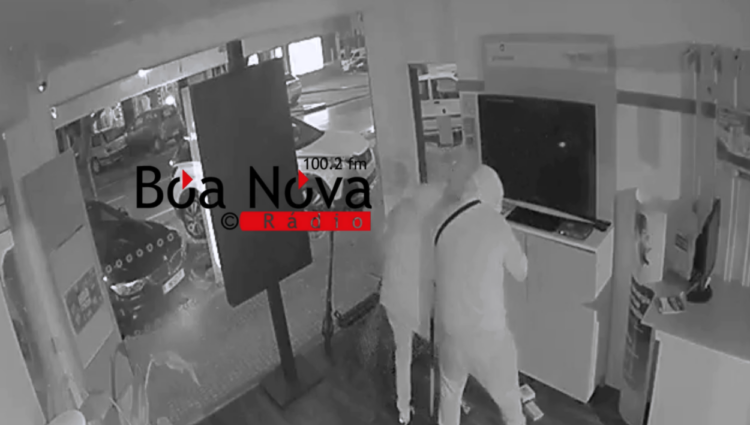 Loja Gouveiatel assaltada em Oliveira do Hospital: veja o vídeo do momento