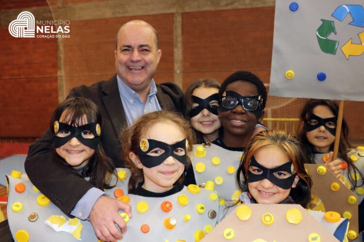 Carnaval da Criança encheu Pavilhão Municipal de Nelas com cor e consciência ambiental