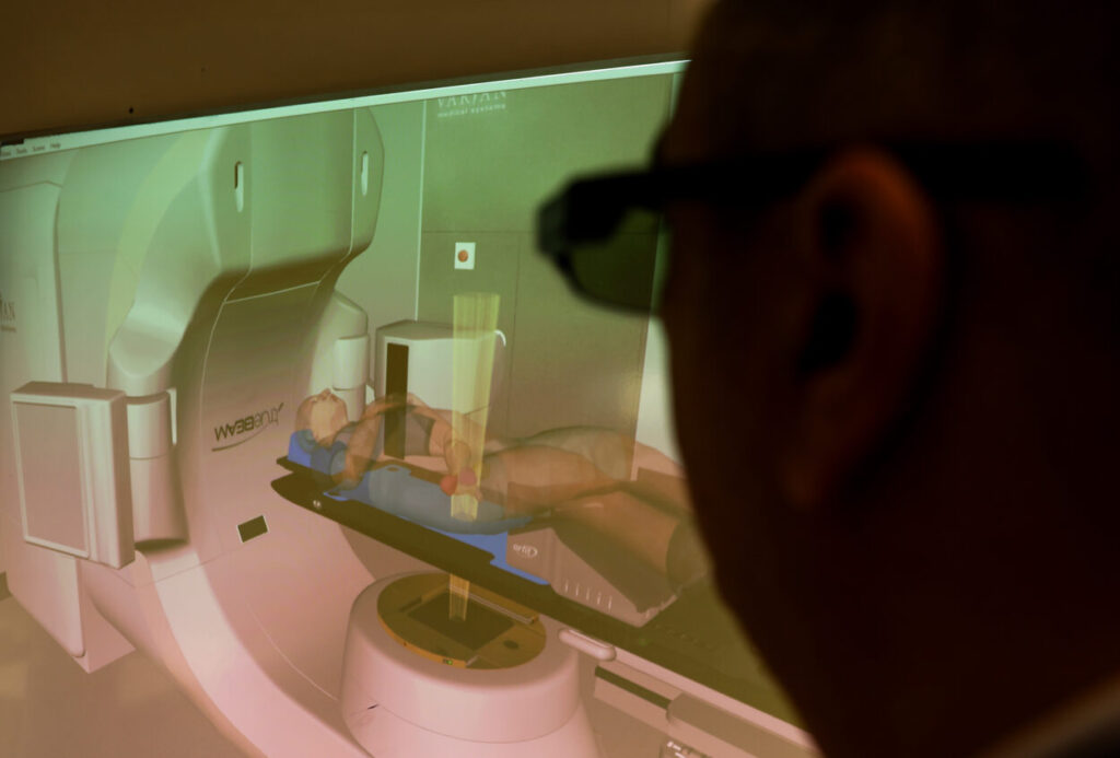 ESTeSC-IPC investe em equipamento de simulação em radioterapia único no país