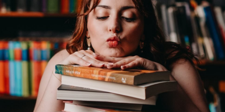 Agora é que me livro! | “Este livro é inspirado numa música do António Zambujo”, diz Teresa Pinto