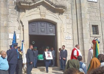 Centenas de pessoas despedem-se de “Carlitos” em Avô. Jovem militar da GNR homenageado com salva de tiros