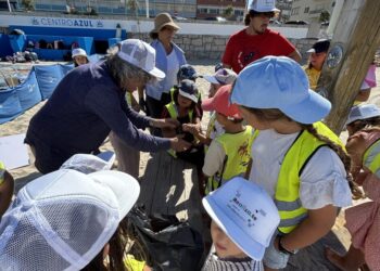 Europe Direct Região de Coimbra e de Leiria e Município de Mira promovem ação de sensibilização ambiental na Praia de Mira