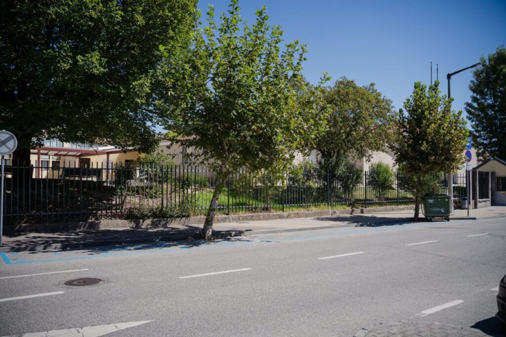 Tábua cria zona de paragem rápida junto à EB2 no arranque do novo ano escolar Tábua cria zona de paragem rápida junto à EB2 no arranque do novo ano escolar
